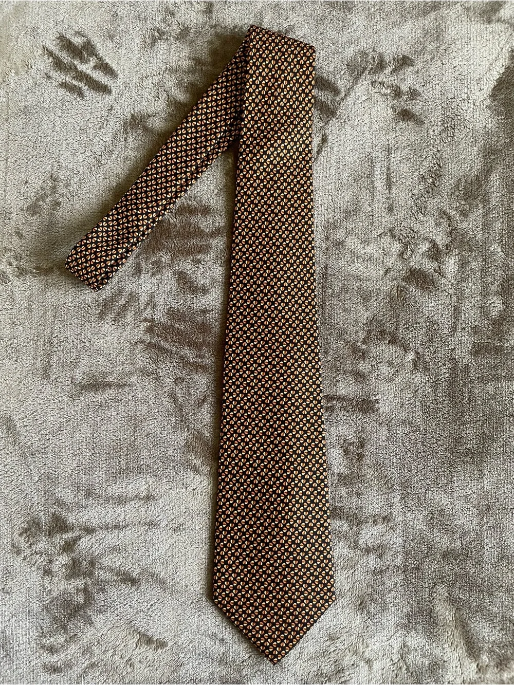 Salvatore Ferragamo 100% Silk Tie – Geometric Pattern – Italy